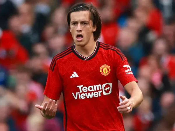 Bek Manchester United, Alvaro Fernandez.