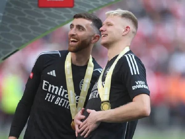 Aaron Ramsdale dan Matt Turner