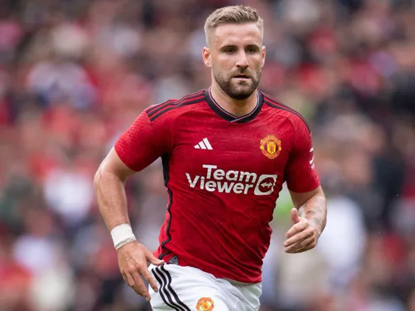 Bek kiri Manchester United, Luke Shaw.