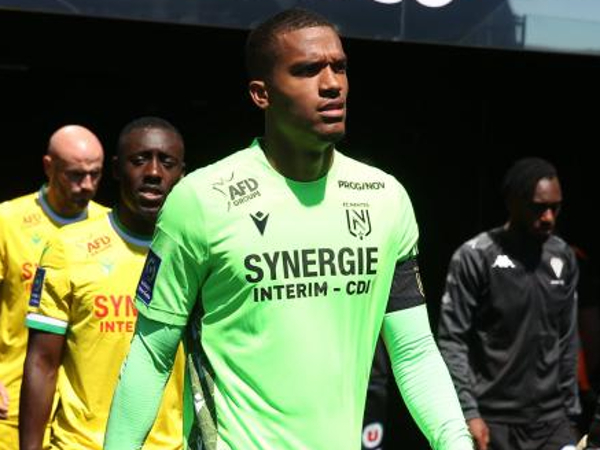 Tabrakan Dengan Aboukhlal, Kiper Nantes Alban Lafont Alami Cedera Serius