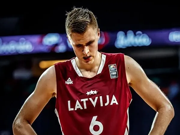 Kristaps Porzingis Terpaksa Absen di FIBA World Cup