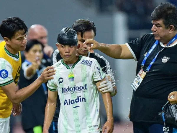 Arsan Makarin mengalami luka robek di pelipis pada laga Persib melawan PSIS