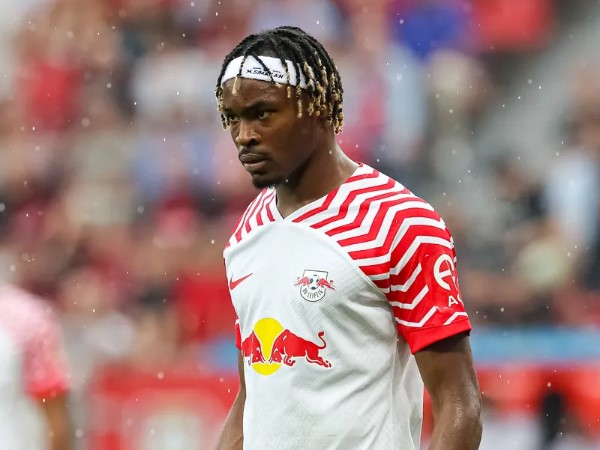 Bayern Munich Targetkan Mohamed Simakan untuk Gantikan Benjamin Pavard