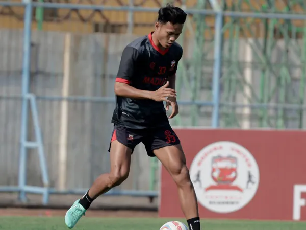 Bek sayap Madura United, Koko Ari Araya