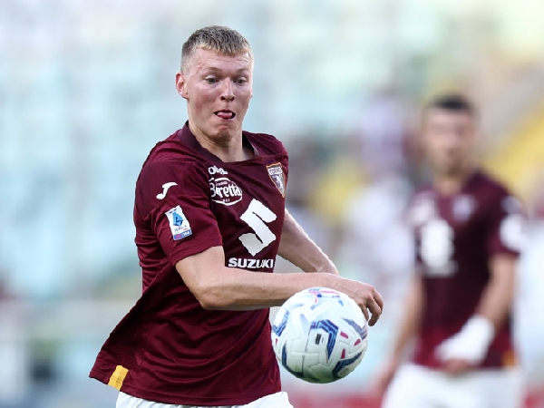 Arsenal Pertimbangkan Bek Tengah Torino, Perr Schuurs