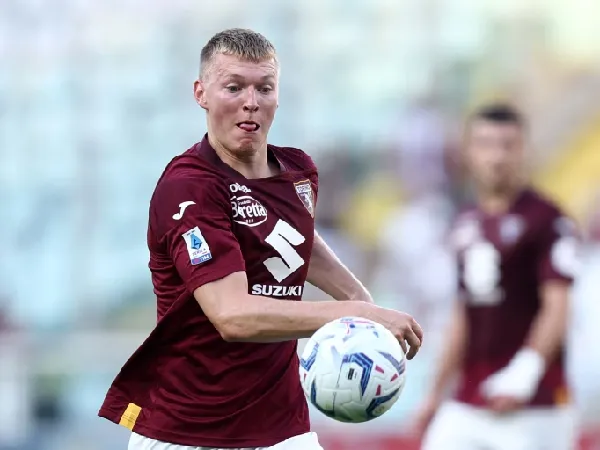 Arsenal Pertimbangkan Bek Tengah Torino, Perr Schuurs