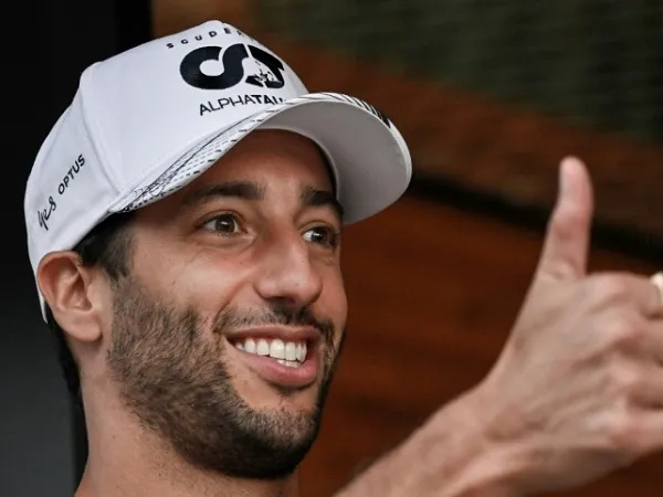 Patah Tulang, Daniel Ricciardo Bakal Dirawat Dokter MotoGP