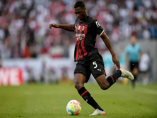 Milan dan Royal Antwerp Sepakati Transfer Fode Ballo-Toure