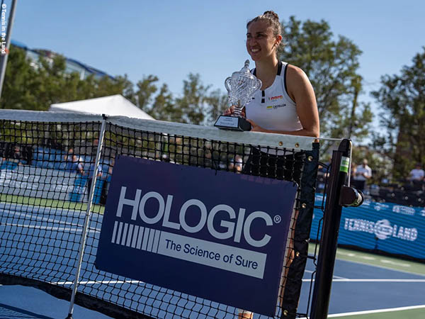 Sara Sorribes Tormo Susah Payah Demi Angkat Trofi Kemenangan Di Cleveland