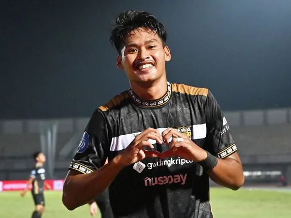 Septian Bagaskara merayakan gol pertamanya musim ini