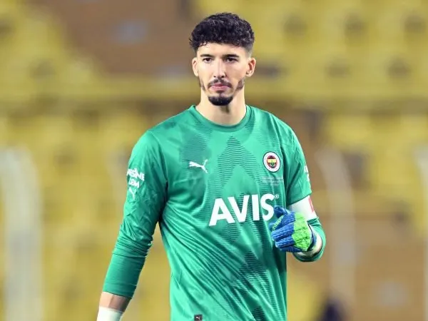 Kiper Fenerbahce, Altay Bayindir.