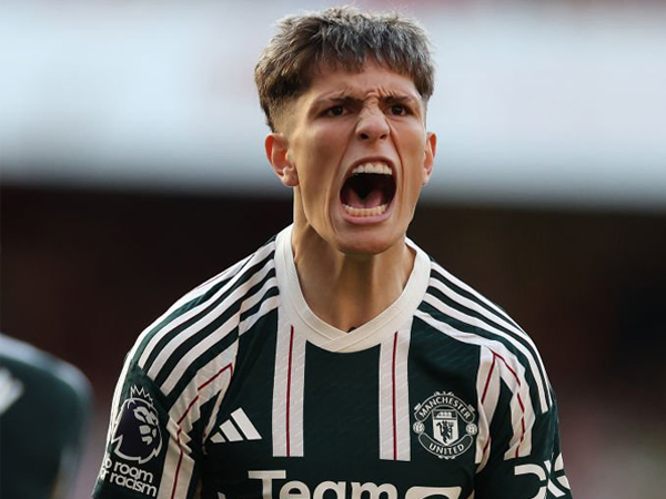 Mike Dean Nilai Keputusan VAR Anulir Gol Alejandro Garnacho Sudah Tepat