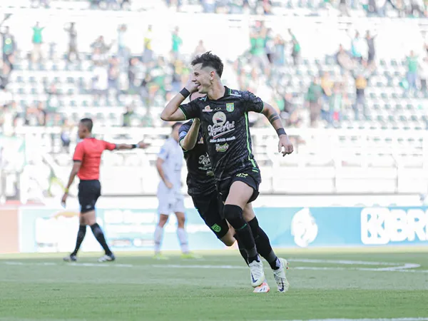 Persebaya Surabaya Rebut Kemenangan Ke-4 Di Bawah Komando Uston Nawawi