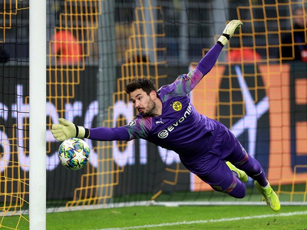 Roman Burki Akui Terkejut Saat Tersingkir dari Skuat Borussia Dortmund