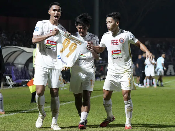 Pemain Persija Jakarta, Firza Andika merayakan gol ke gawang Persik Kediri