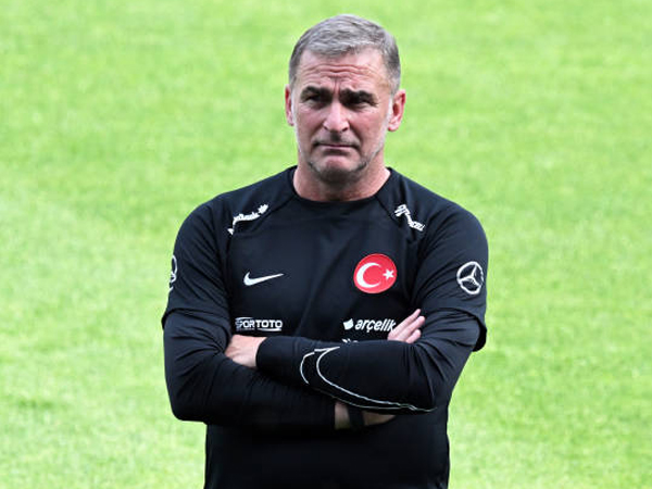 Federasi Sepak Bola Turki Putus Kontrak Stefan Kuntz