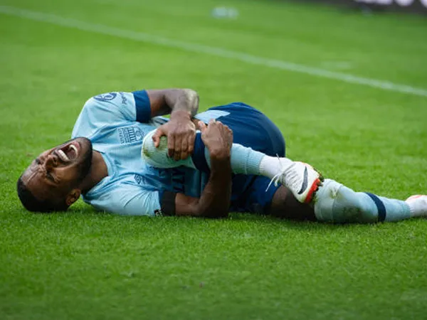 Cedera Parah, Rico Henry Absen Perkuat Brentford Hingga Akhir Musim