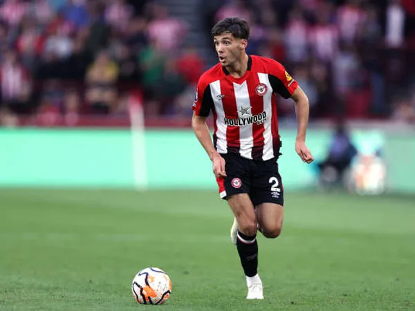 Liverpool Tertarik Datangkan Bek Brentford, Aaron Hickey