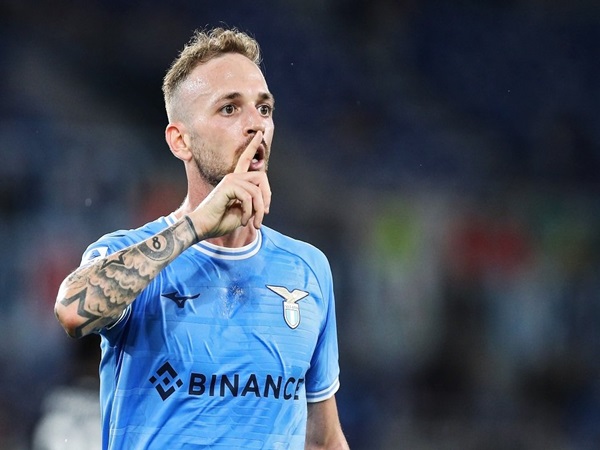 Dibekukan di Lazio, Manuel Lazzari Buat Ulah dan Dihukum
