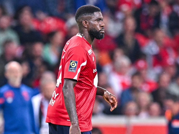 Alami Benturan Dengan Pemain Reims, Samuel Umtiti Dibawa ke Rumah Sakit