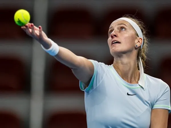 Barbora Krejcikova Tertunduk Lesu, Petra Kvitova Bertahan Di Beijing