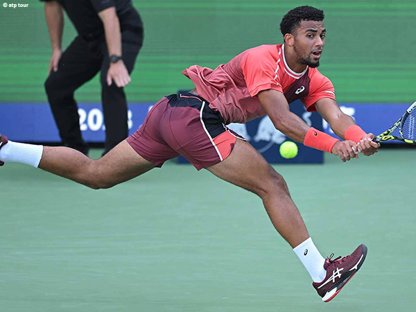 Tak Buang Banyak Waktu, Arthur Fils Melenggang Di Shanghai