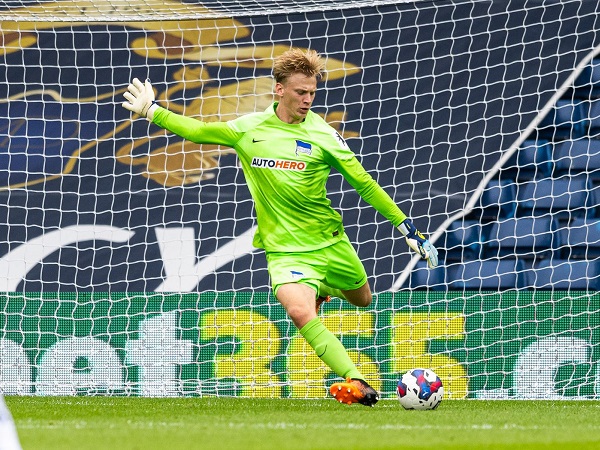 Fiorentina Umumkan Oliver Christensen Alami Cedera Robek Otot