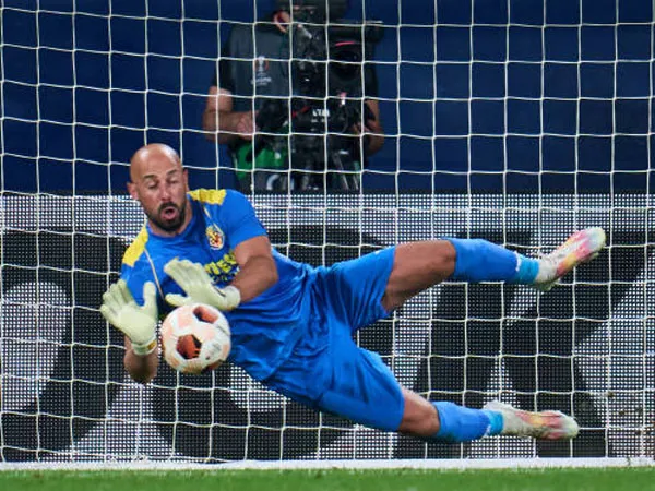 Belum Habis, Pepe Reina Buat Aksi Heroik di Usia 41 Tahun