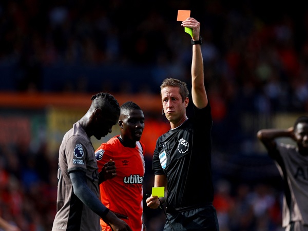 Bissouma Diganjar Kartu Merah, Tottenham Rugi Besar