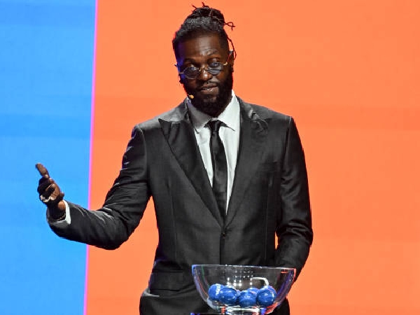 Emmanuel Adebayor Dukung Arsenal Raih Trofi Premier League