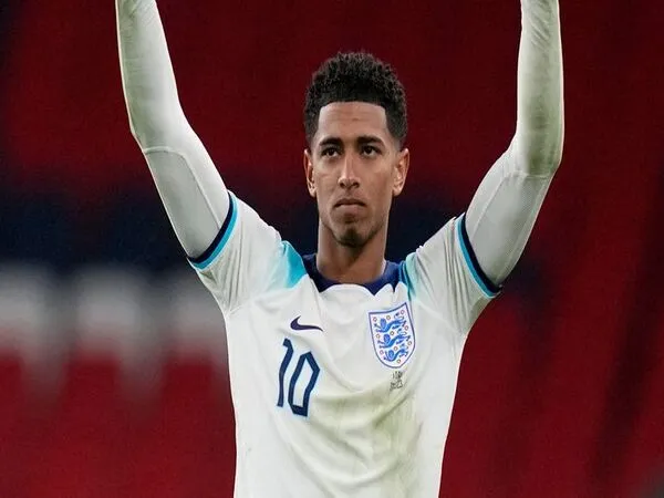 Jude Bellingham bilang dirinya tidak tertarik untuk merumput di Premier League dalam waktu dekat ini / via Getty Images