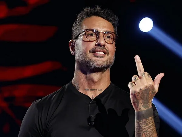 ‘Dibungkam’ RAI TV, Fabrizio Corona Misuh-misuh di Striscia La Notizia