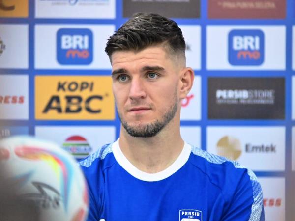 Kuipers Pastikan Persib Termotivasi Bawa Pulang Tiga Angka