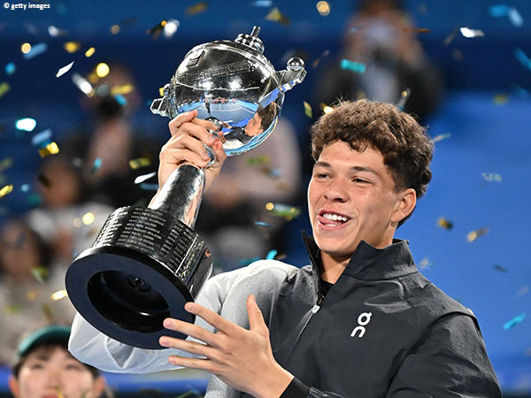 Ben Shelton Naik Podium Juara Untuk Kali Pertama Di Tokyo