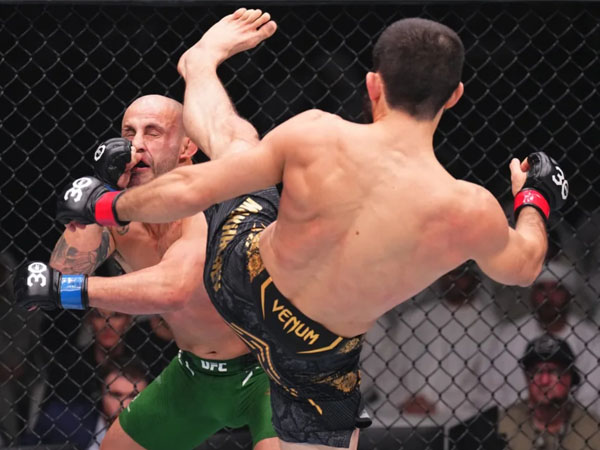 Hasil UFC 294: Islam Makhachev KO Alex Volkanovski di Ronde Pertama