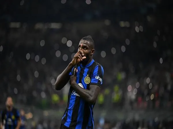 Marcus Thuram senang sebagai seorang striker, dirinya bisa dimanjakan oleh umpan-umpan silang yang dilepaskan oleh Denzel Dumfries / via Getty Images