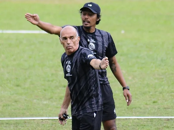 Pelatih Arema FC, Fernando Valente