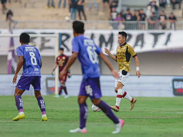 Gelandang Persis Solo, Sutanto Tan di laga kontra Persita Tangerang