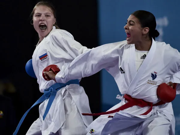 Mantan juara Eropa Anna Chernysheva (kiri) termasuk di antara 12 atlet Rusia yang akan bertanding di Kejuaraan Dunia Karate 2023 di Budapest. (Foto: Inside The Games)