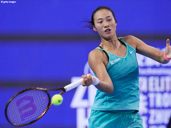 Zheng Qinwen Jatuh Bangun Demi Petik Kemenangan Pertama Di Zhuhai