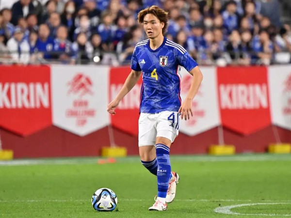 Alami Cedera Ankle, Ko Itakura Dipastikan Absen Panjang dari Gladbach