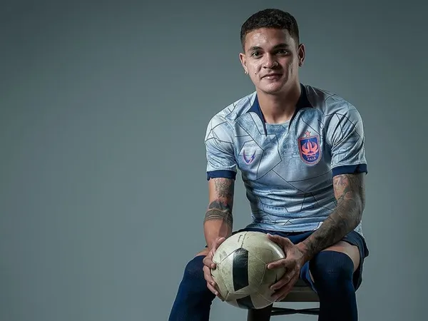 Pemain asing PSIS Semarang, Gali Freitas menggunakan jersey ketiga timnya