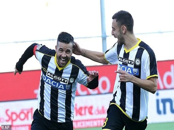 Bruno Fernandes mengungkapkan jika dirinya banyak menyerap ilmu dari legenda Udinese yaitu Antonio Di Natale, khususnya dalam hal penyelesaian akhir / via AP Photo