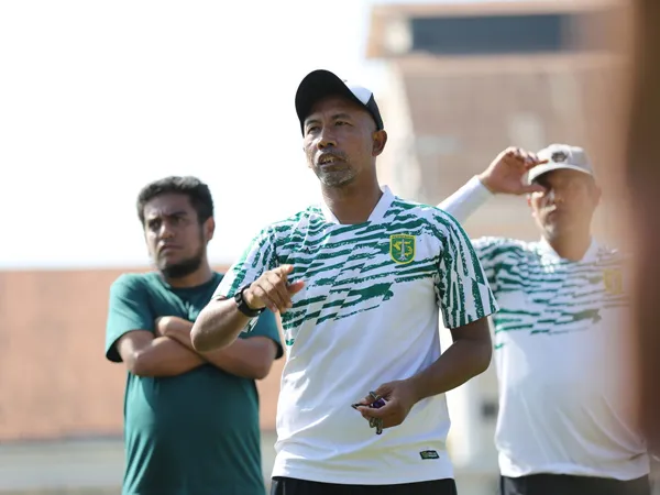 Uston Nawawi kembali dipercaya menukangi Persebaya Surabaya