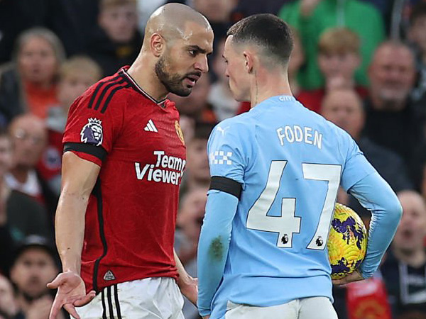 Chris Waddle: MU Belum Selevel dengan Manchester City