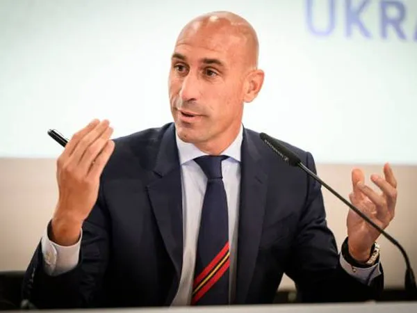 FIFA Tak Perbolehkan Luis Rubiales Terlibat di Sepak Bola Selama Tiga Tahun