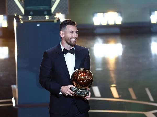 Lionel Messi Dedikasikan Ballon d'Or Kedelapannya untuk Diego Maradona