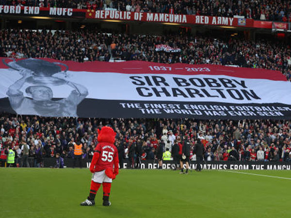 Prosesi Pemakaman Sir Bobby Charlton Akan Melewati Old Trafford