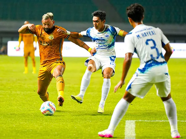 Pemain asing Bhayangkara FC, Matias Mier di laga kontra PSIS Semarang