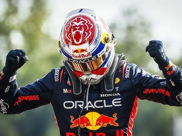 Max Verstappen berterima kasih kepada kru Red Bull usai bantu dominasi persaingan di F1 2023.